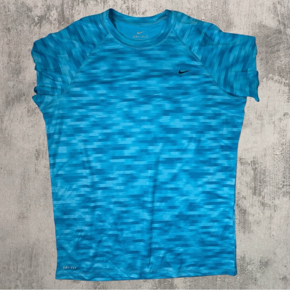 NWOT Nike Aqua Blurred Dri Fit Logo Short Sleeve Shirt UPF 40+